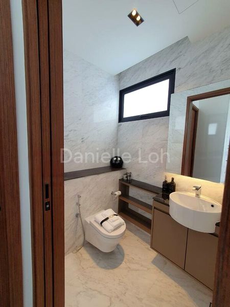 7 Bed Semi-Detached House (Landed) for Sale in  Changi North Crescent - Image 1
